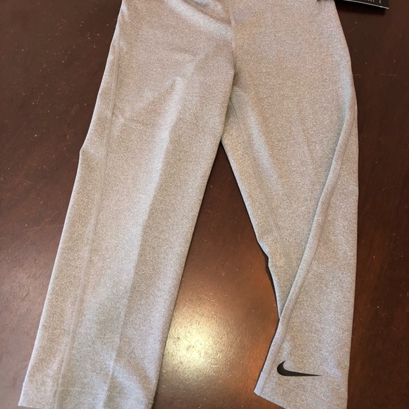 ‼️CLOSET CLEAR OUT‼️NWT NIKE LEGGINGS - Picture 2 of 4
