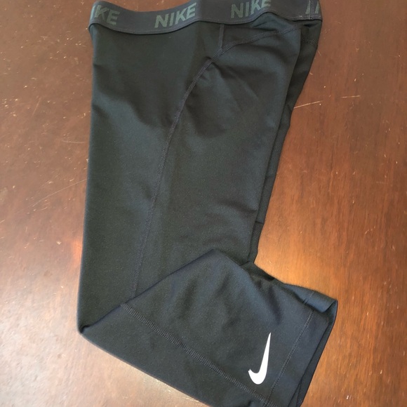 ‼️CLOSET CLEAR OUT‼️NWT NIKE LEGGINGS - Picture 3 of 4