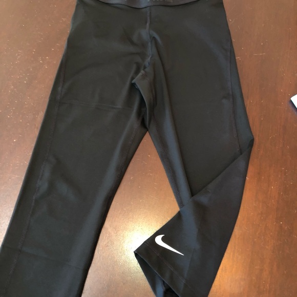 ‼️CLOSET CLEAR OUT‼️NWT NIKE LEGGINGS - Picture 4 of 4
