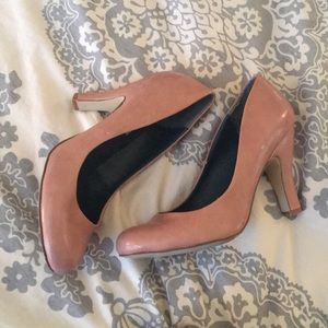 Light pink Steve Madden pumps