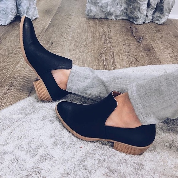 1 LEFT!!! NWT. Black open side bootie - Picture 2 of 5