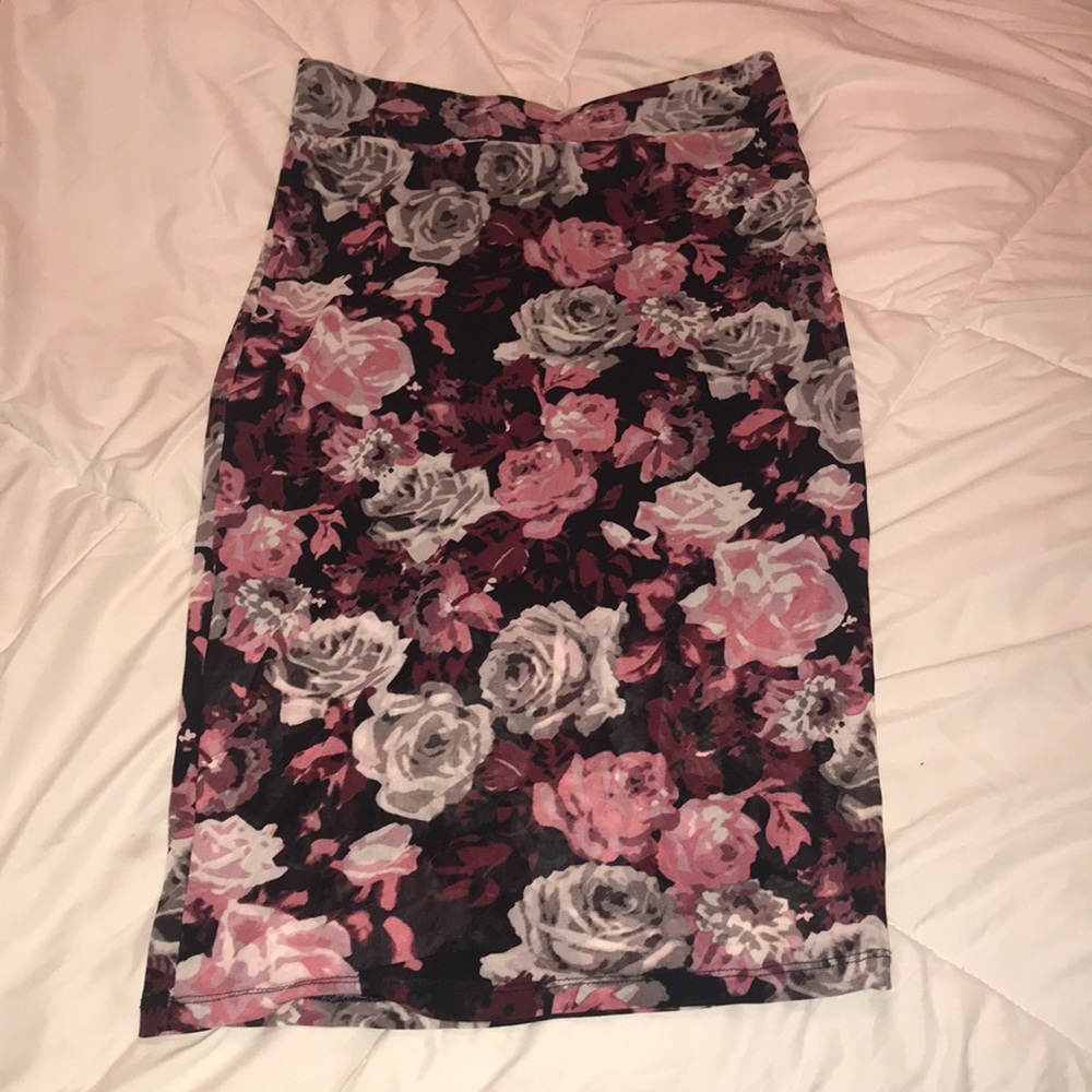 Charlotte Russe stretchy pencil floral skirt. NWOT