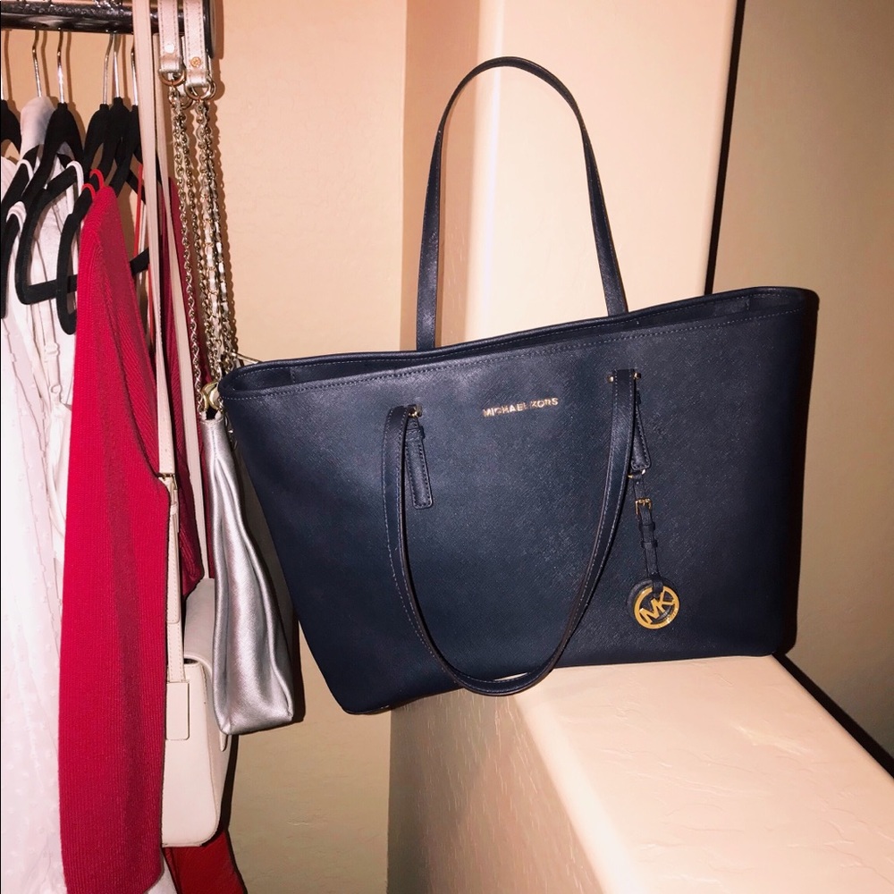 MIchael Kors Jet Set Bag In Navy (Saffiano)