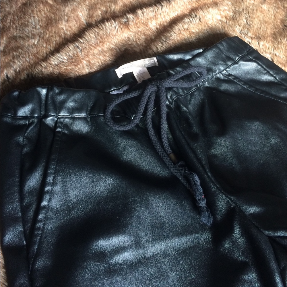 Vegan leather joggers - Picture 2 of 3