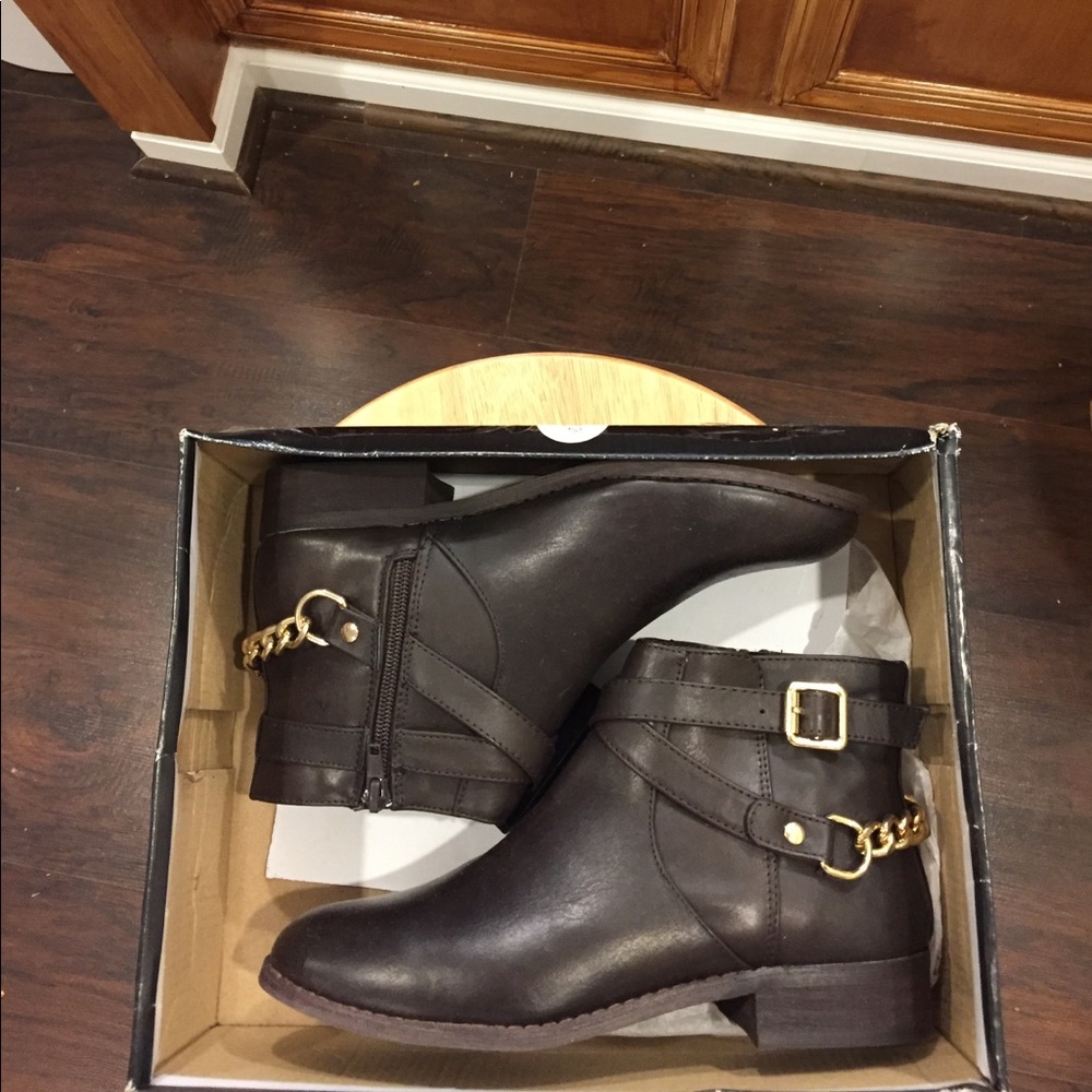Forever 21 botties for women size 7 never worn!