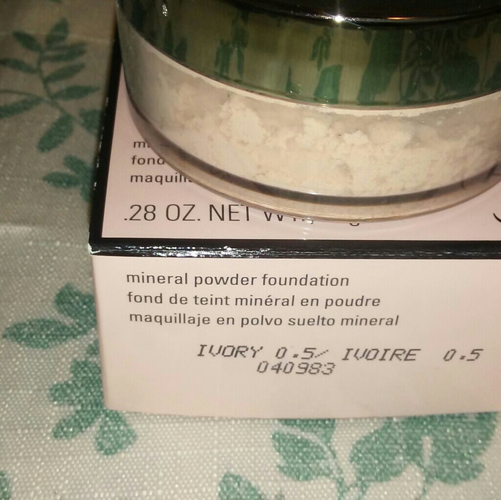 MaryKay mineral powder foundation