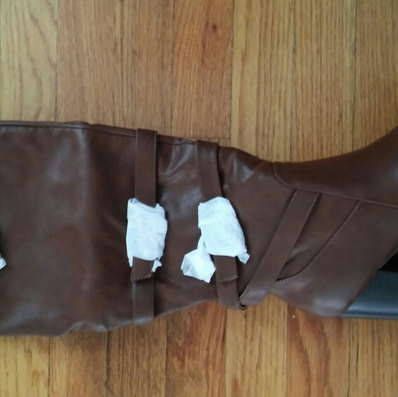 Brown boots - Picture 2 of 5