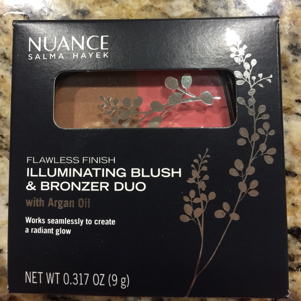 Nuance Salma Hayek Illuminating Blush Bronzer Duo