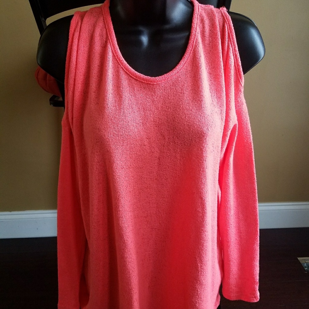 Ya Los Angeles Cold shoulder shirt