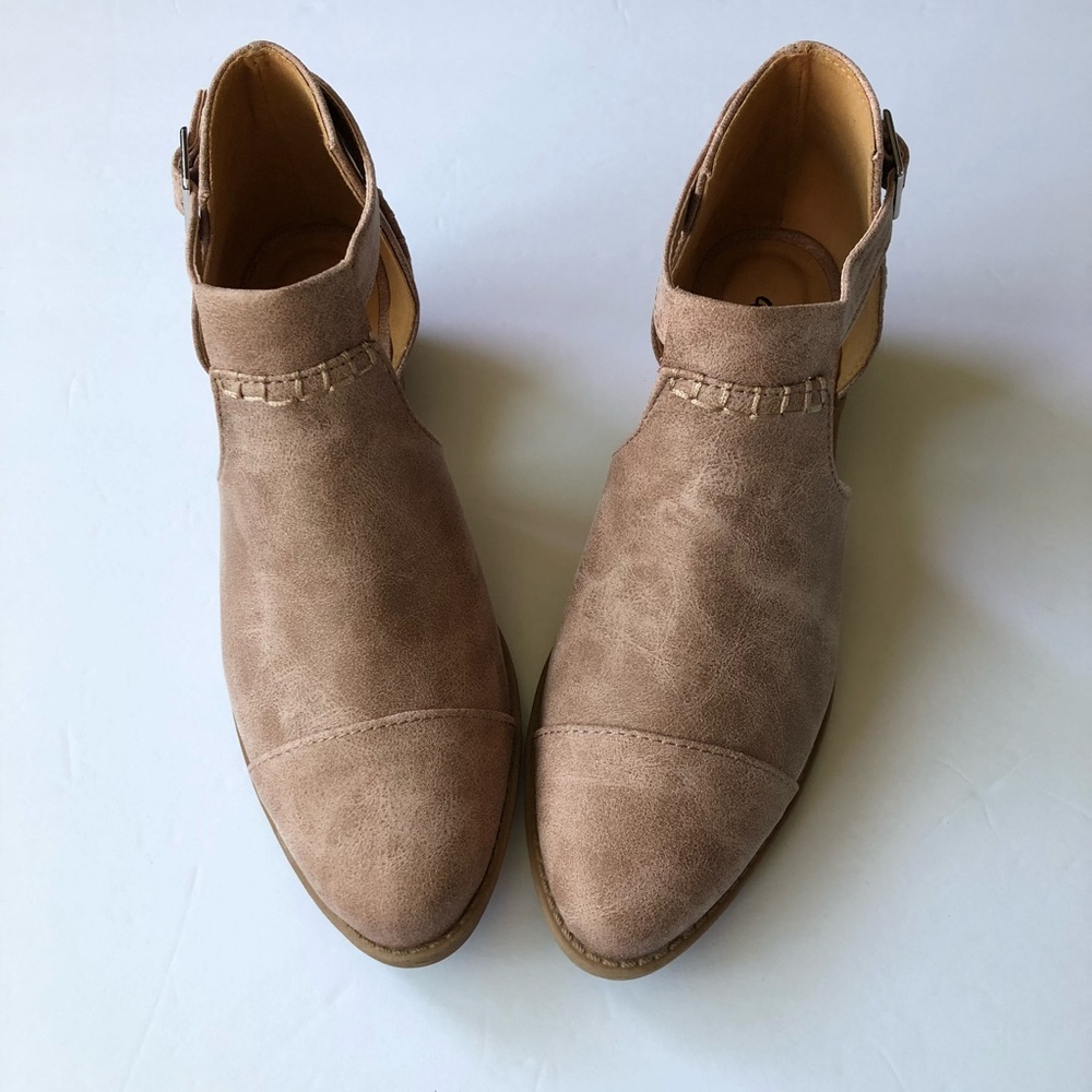 1 LEFT!!! NWT. Taupe distressed cutout bootie - Picture 3 of 6