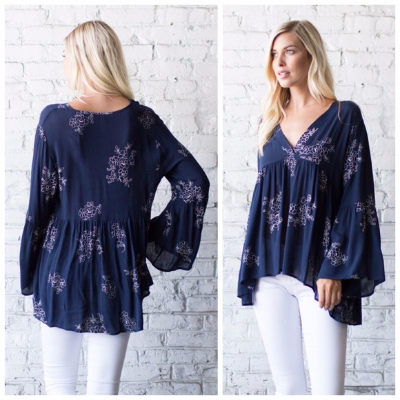 🦋MAKE AN OFFER!🦋Navy Embroidered Hi-Low Top - Picture 2 of 2