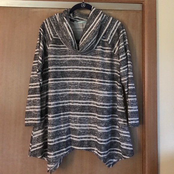 Maurice’s super soft turtleneck tunic - Picture 1 of 1