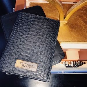 VS Leather Passport Holder