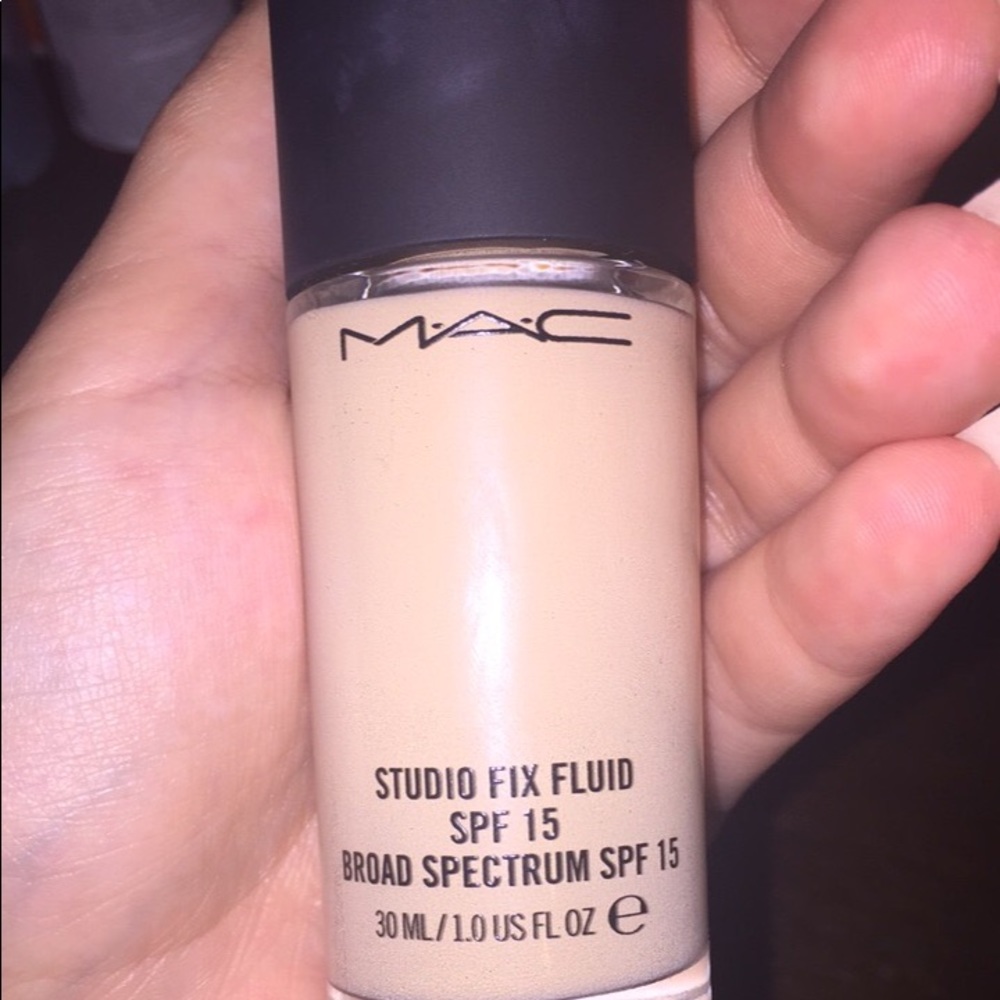 Mac foundation full coverage NC15