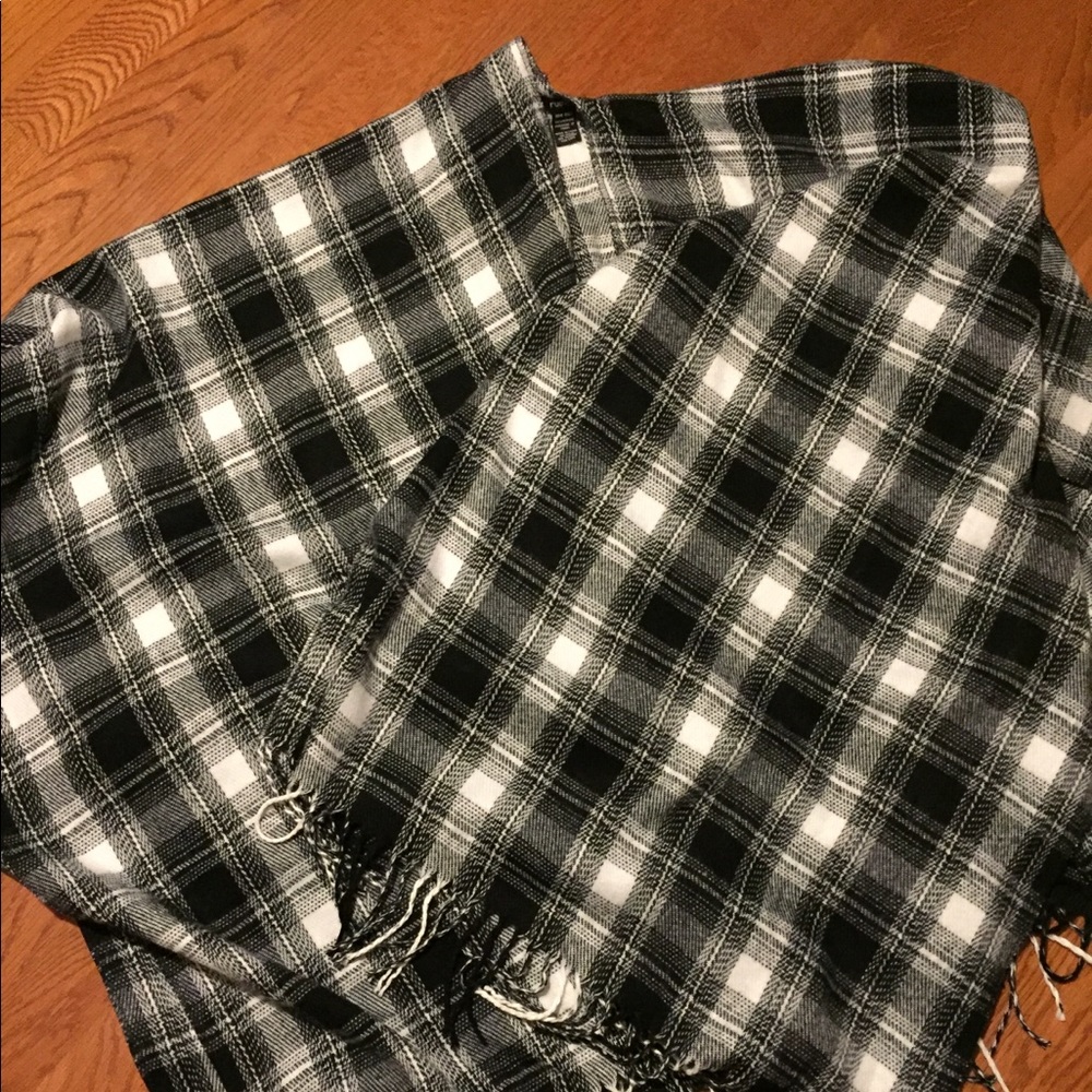 Rue 21 blanket shawl OS
