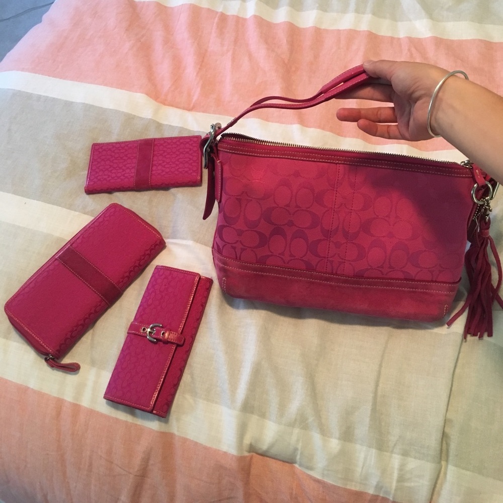 Coach pocketbook with accessories