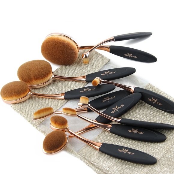 Oval Brushes Makeup Set - Picture 1 of 3