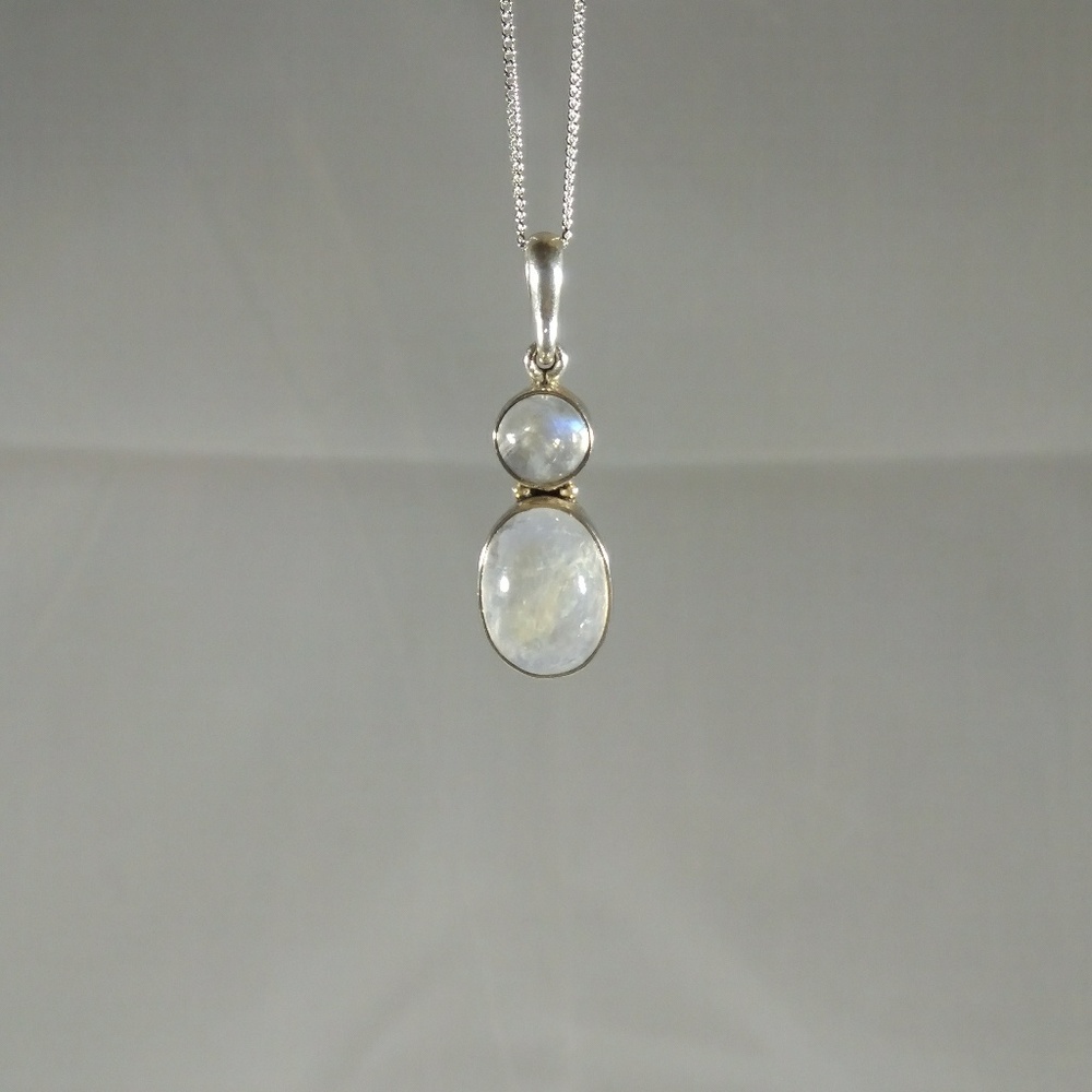 💜 Host Pick 💜 Silver Pendant with Moonstone