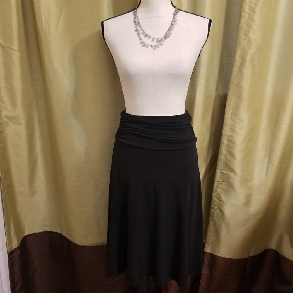 BLACK PLEADED FLARE SKIRT