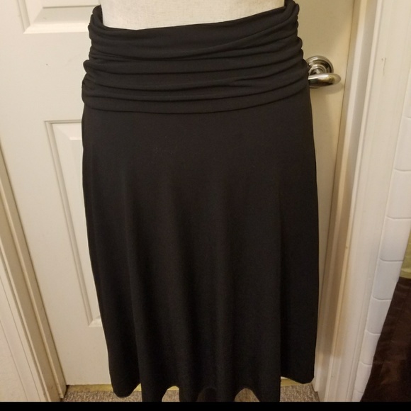 BLACK PLEADED FLARE SKIRT - Picture 2 of 5