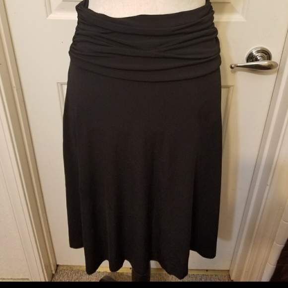 BLACK PLEADED FLARE SKIRT - Picture 3 of 5