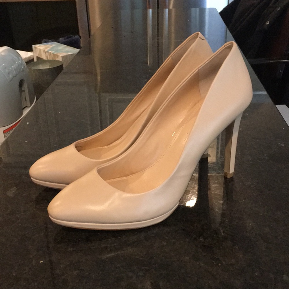 Banana republic nude pumps
