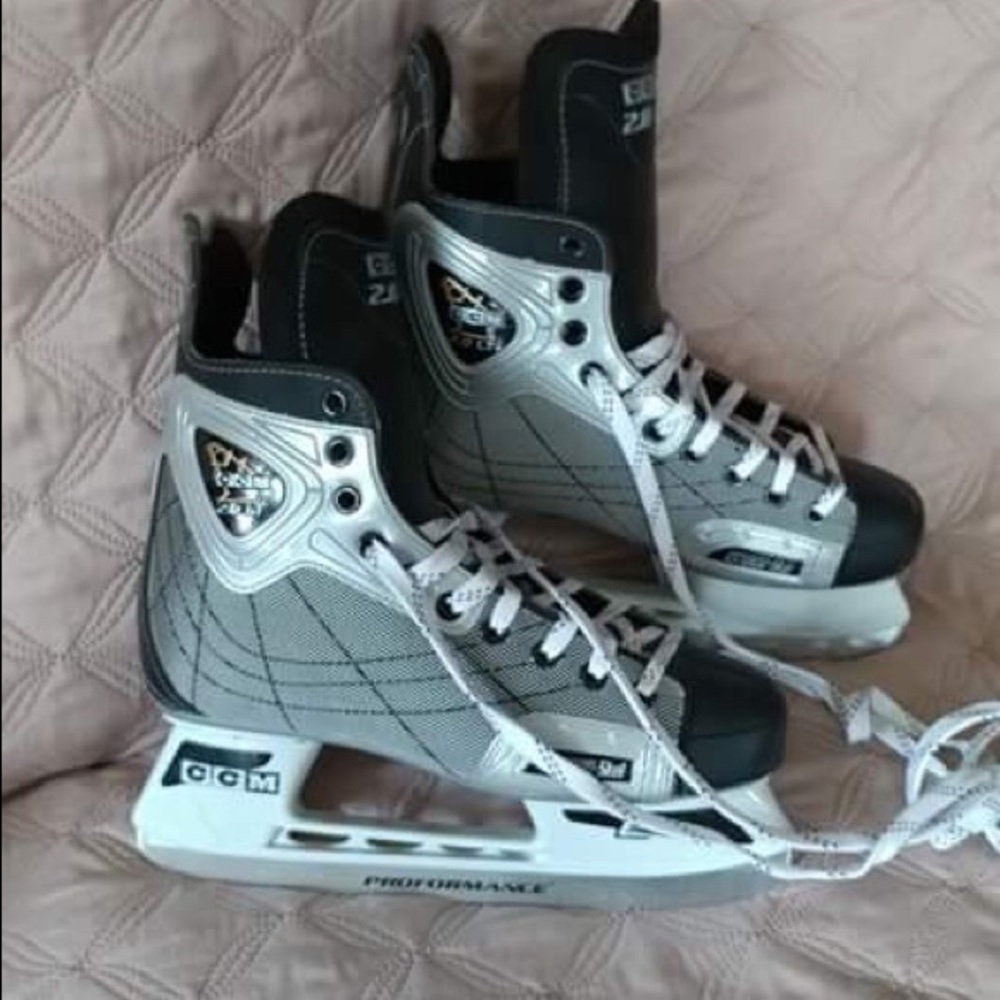 Hockey skates