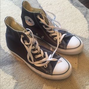 Size 8 women’s chuck Taylor high tops