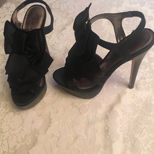 Bebe black bow heel size 5