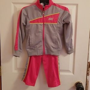Girls Nike windbreaker set size 6