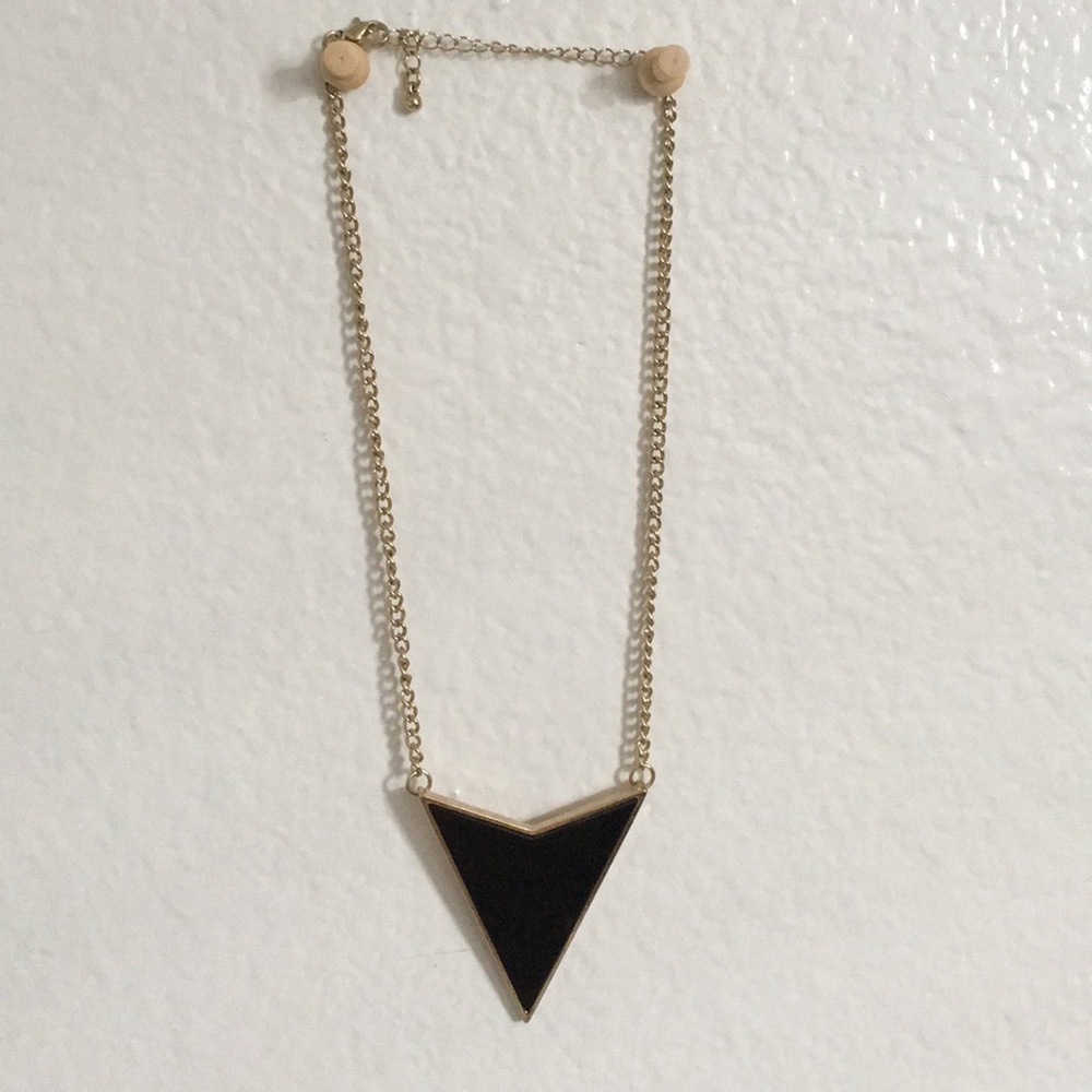 Black pendant necklace