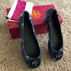 😍NIB Tory Burch Minnie Floral Flats