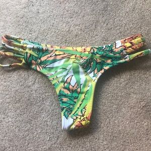 Midori Tavarua bottom