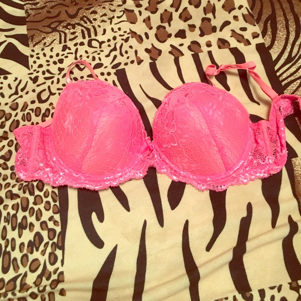 Pink bra size 34C lightly worn