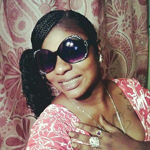 Meet your Posher, Janet