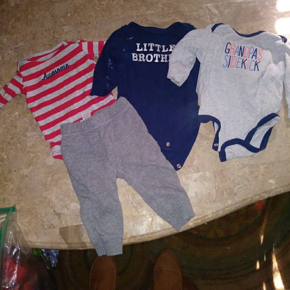 Bundle 3 shirts/ Joggers