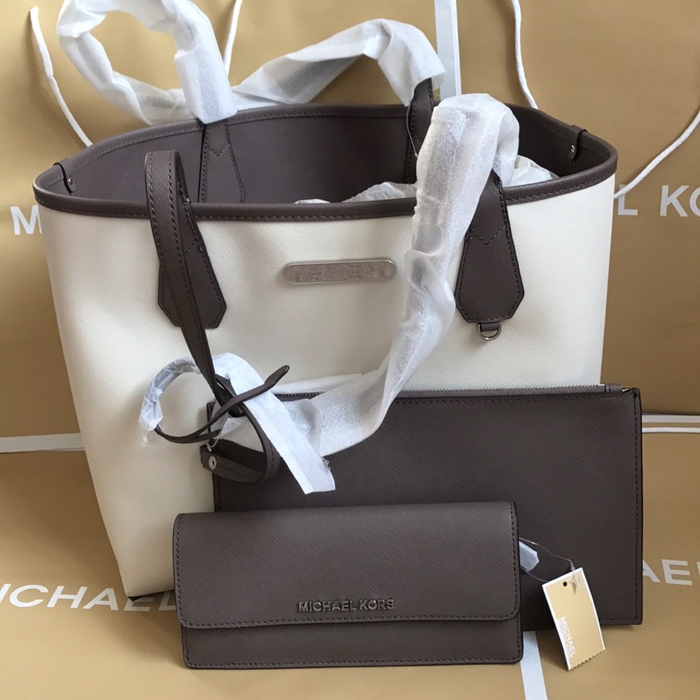 🌸💕mk tote set💕reversible /cinder color - Picture 7 of 8