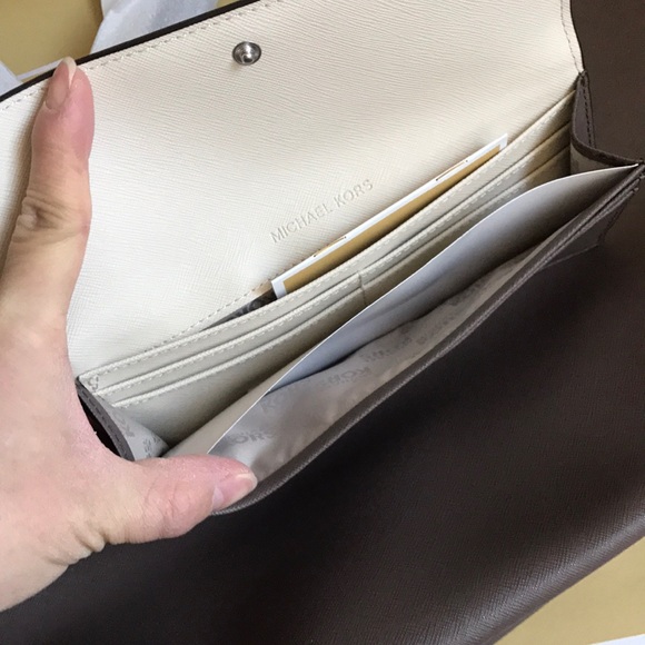 🌸💕mk tote set💕reversible /cinder color - Picture 8 of 8