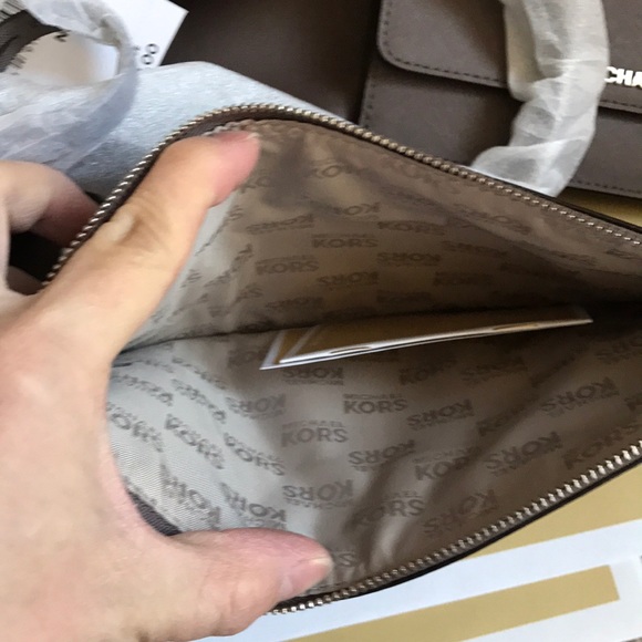 🌸💕mk tote set💕reversible /cinder color - Picture 2 of 8