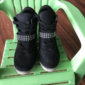 Sneaker wedges