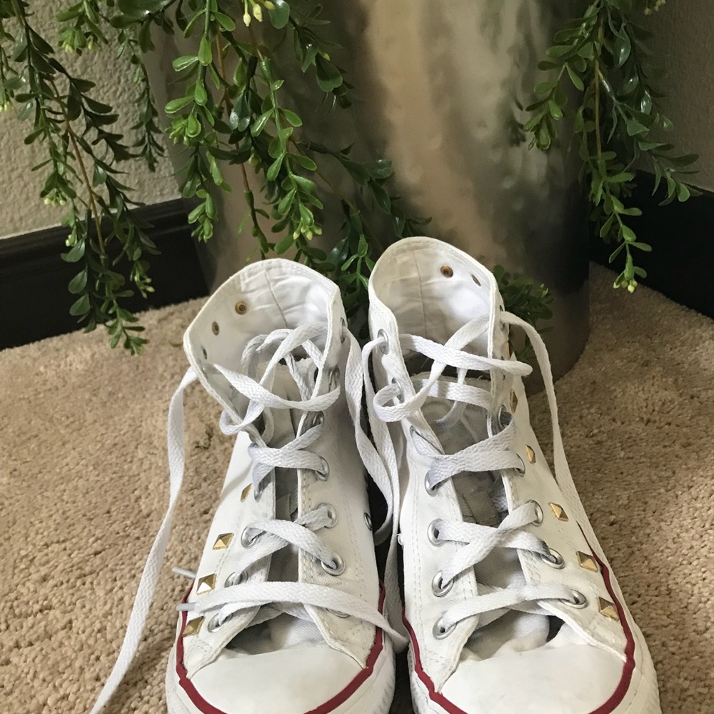Converse used white sneakers