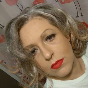 Meet your Posher, Holly