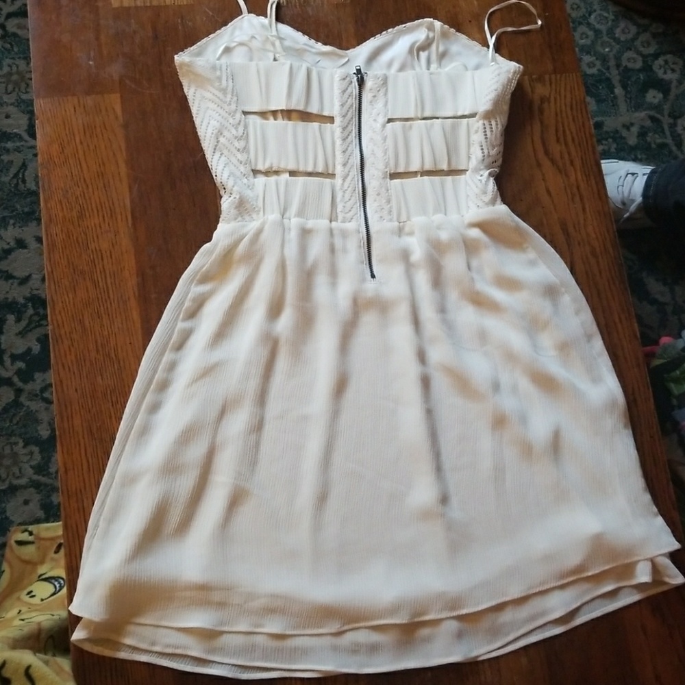 Dress - Picture 2 of 4