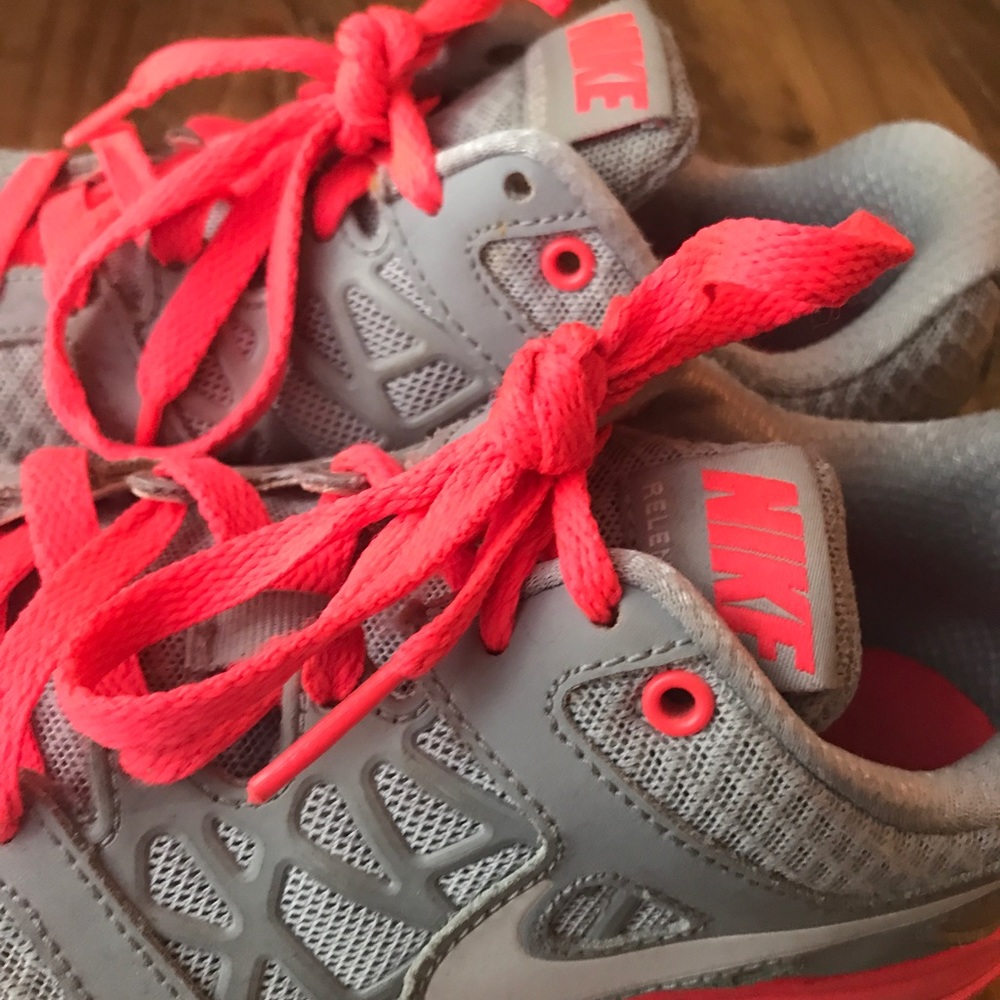 Woman's Nike air Relentless 2 sneakers.