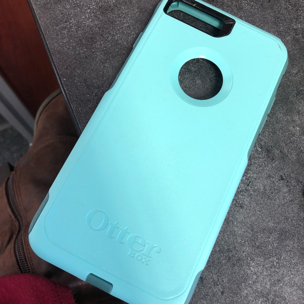 Iphone 7/8 Plus Commuter Case Teal in color