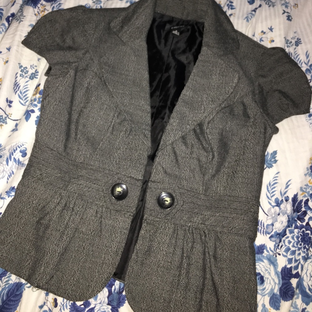 Short sleeve gray blazer