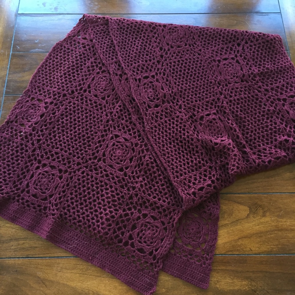 HAND KNIT SCARF EUC BURGUNDY By Jones New York