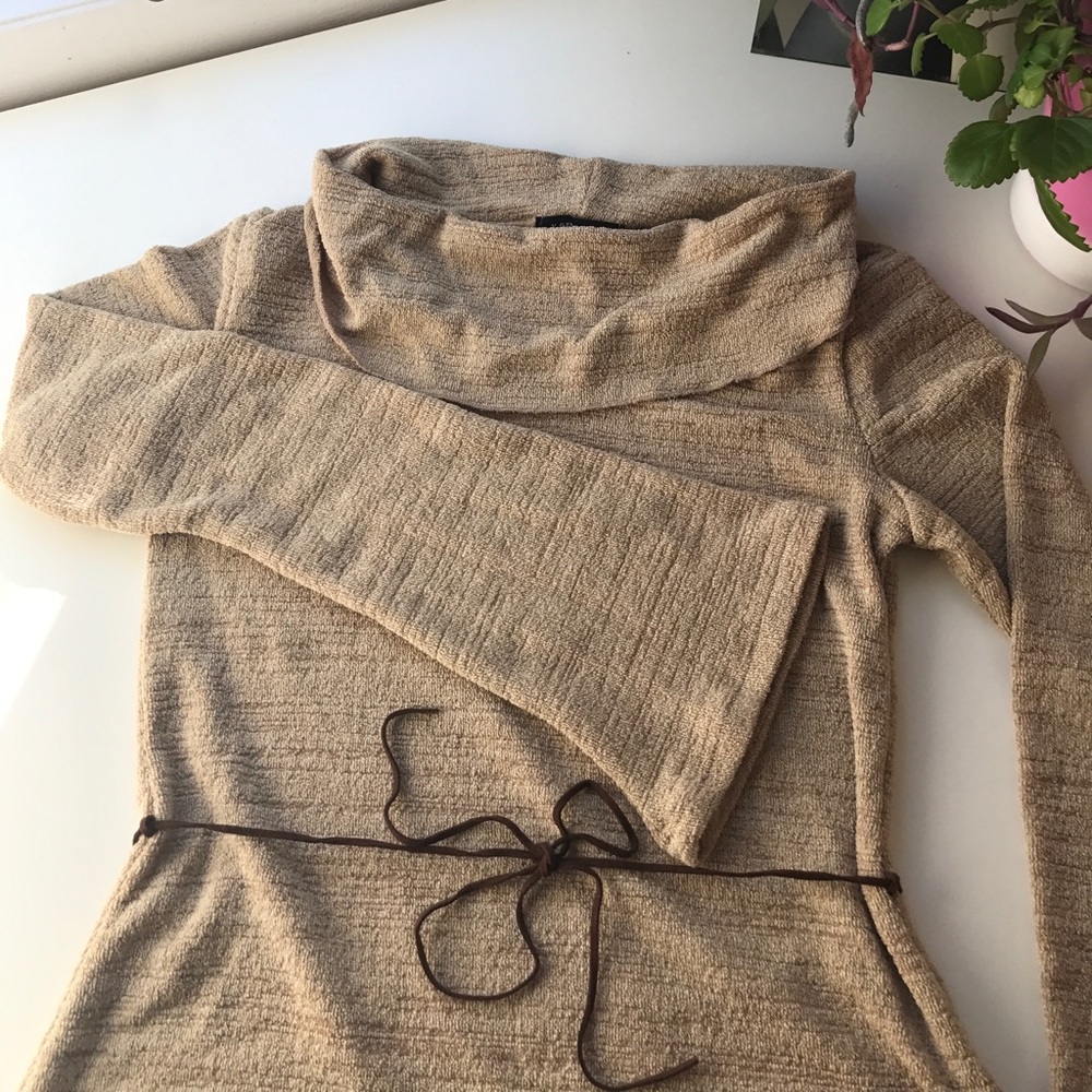 Gold cowlneck and bell sleeve sweater w/belt - Picture 2 of 2