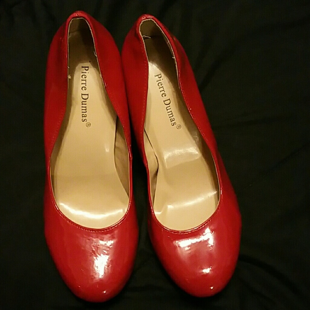 Red high heels 👠