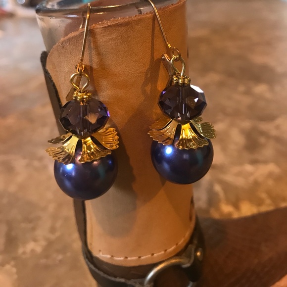 Earrings - Picture 1 of 2